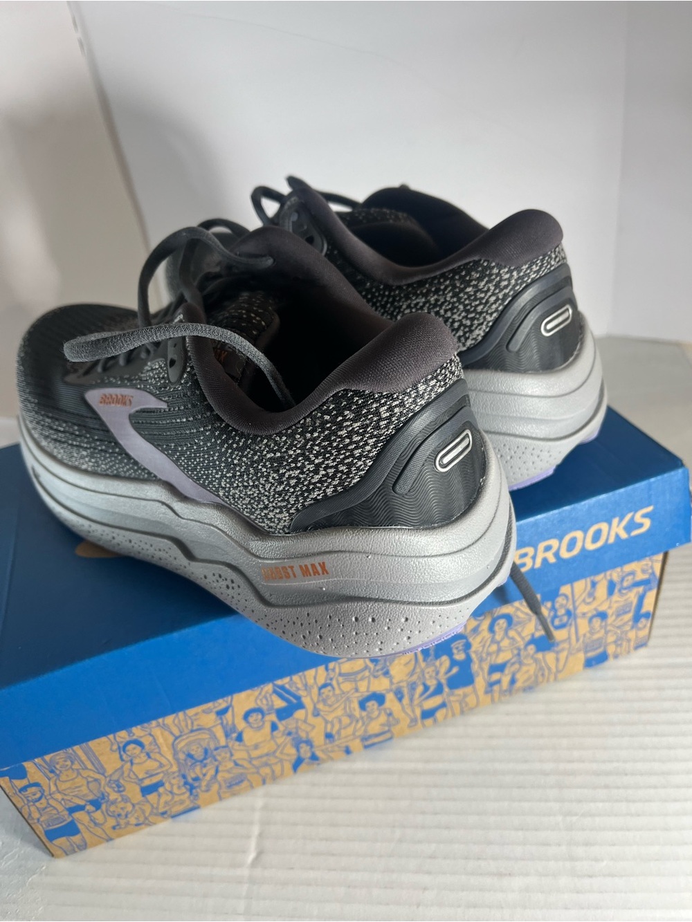 Brooks goes Max 2 woman’s size 10 like new - Picture 2 of 16
